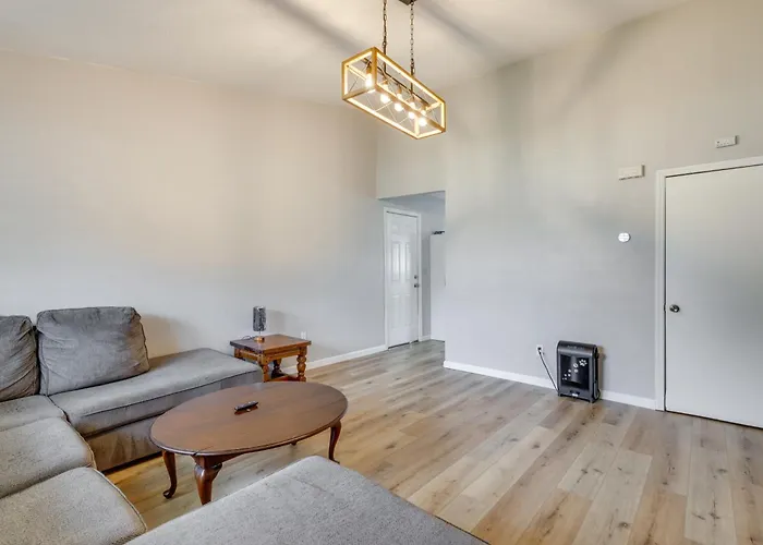 12 Mi To St Louis: Pet-friendly Metro East Granite City
