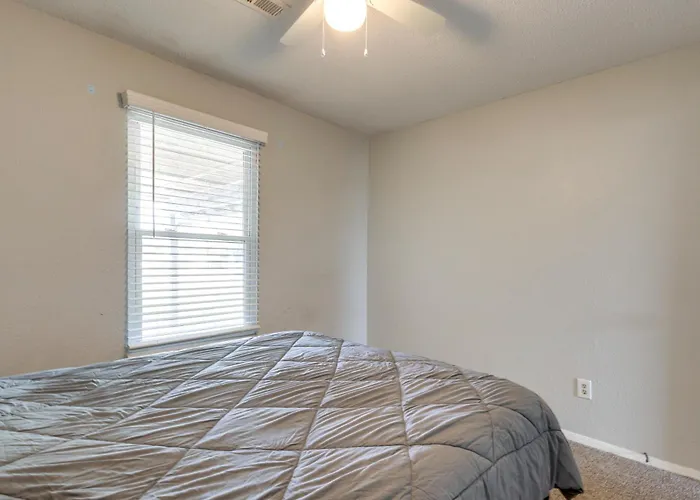 12 Mi To St Louis: Pet-friendly Metro East Hébergement de vacances Granite City
